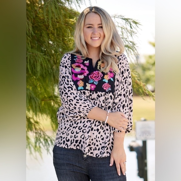 Savanna Jane Tops - Savanna Jane Cassandra Embroidered Top Medium